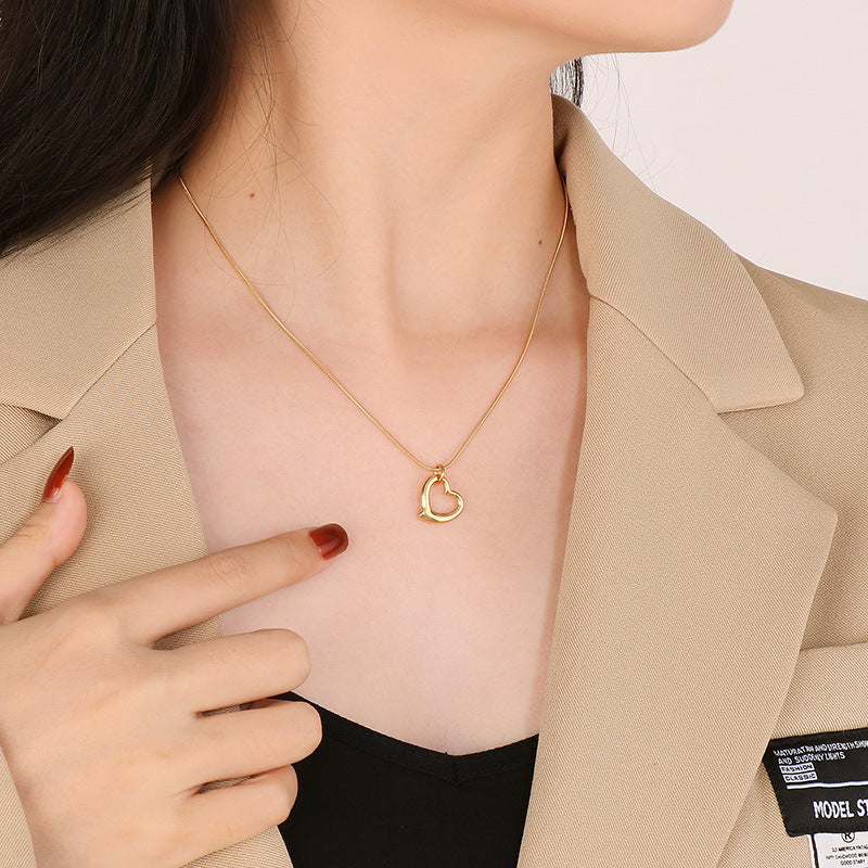 Open Heart Pendant Necklace – Sculptural Minimal