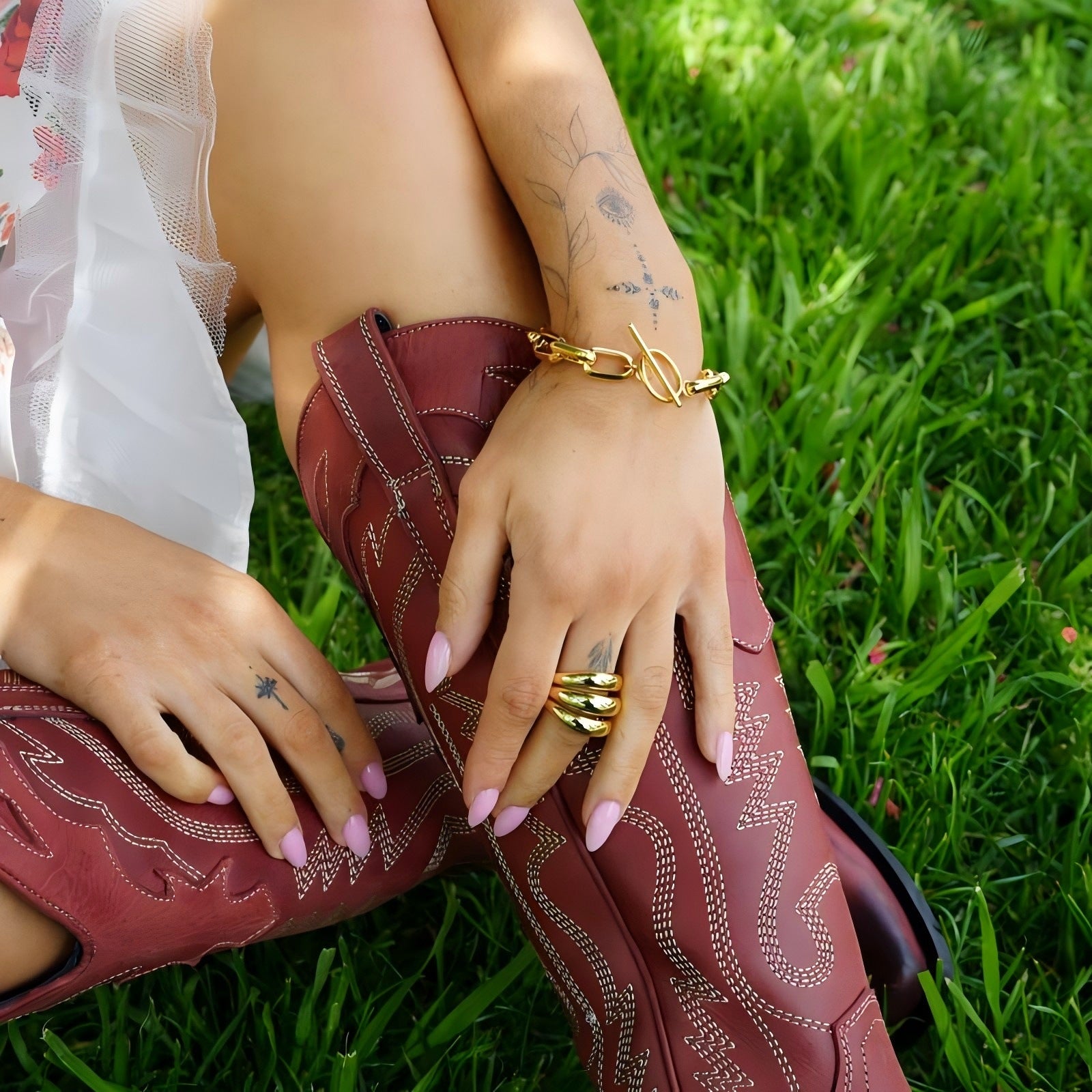 Cross-border new INS style geometric hollow titanium steel bracelet bracelet female niche high-end ring buckle stainless steel bracelet