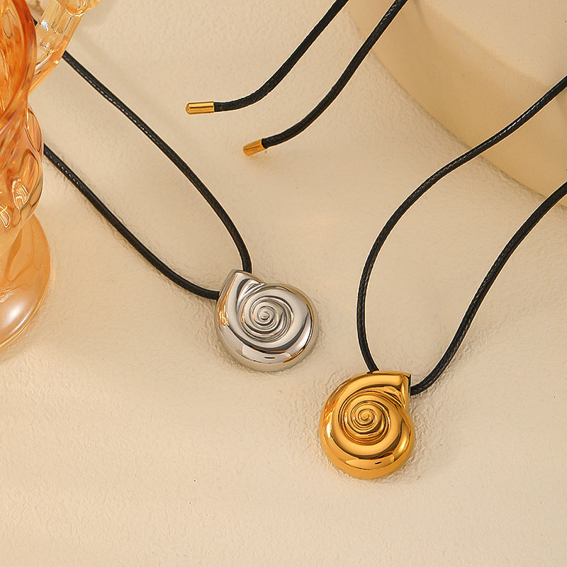 Cross-border 18k gold conch titanium steel necklace summer women's high sense marine elements ins casual wind stainless steel necklace