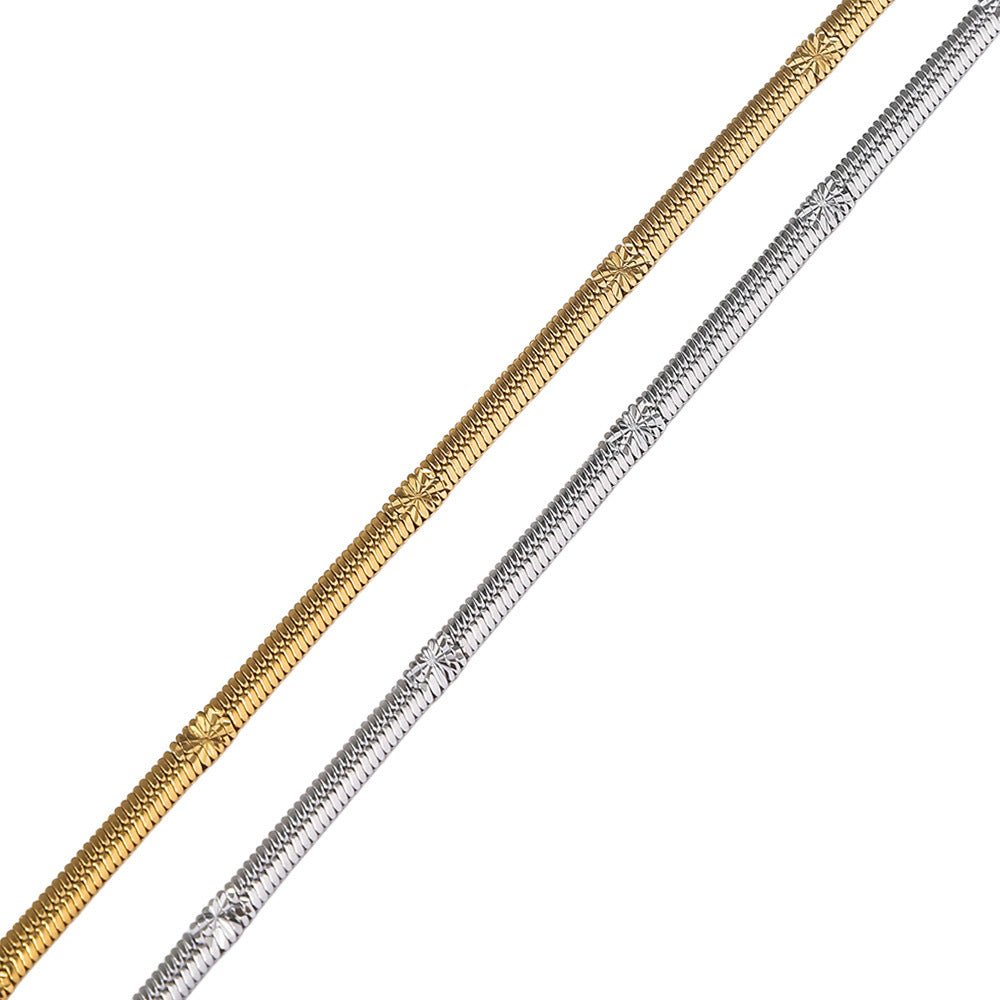 Cross-border hot-selling stainless steel embossed push-tight necklace female, 18K real gold electroplating in the furnace, titanium steel batch flower push-tight chain