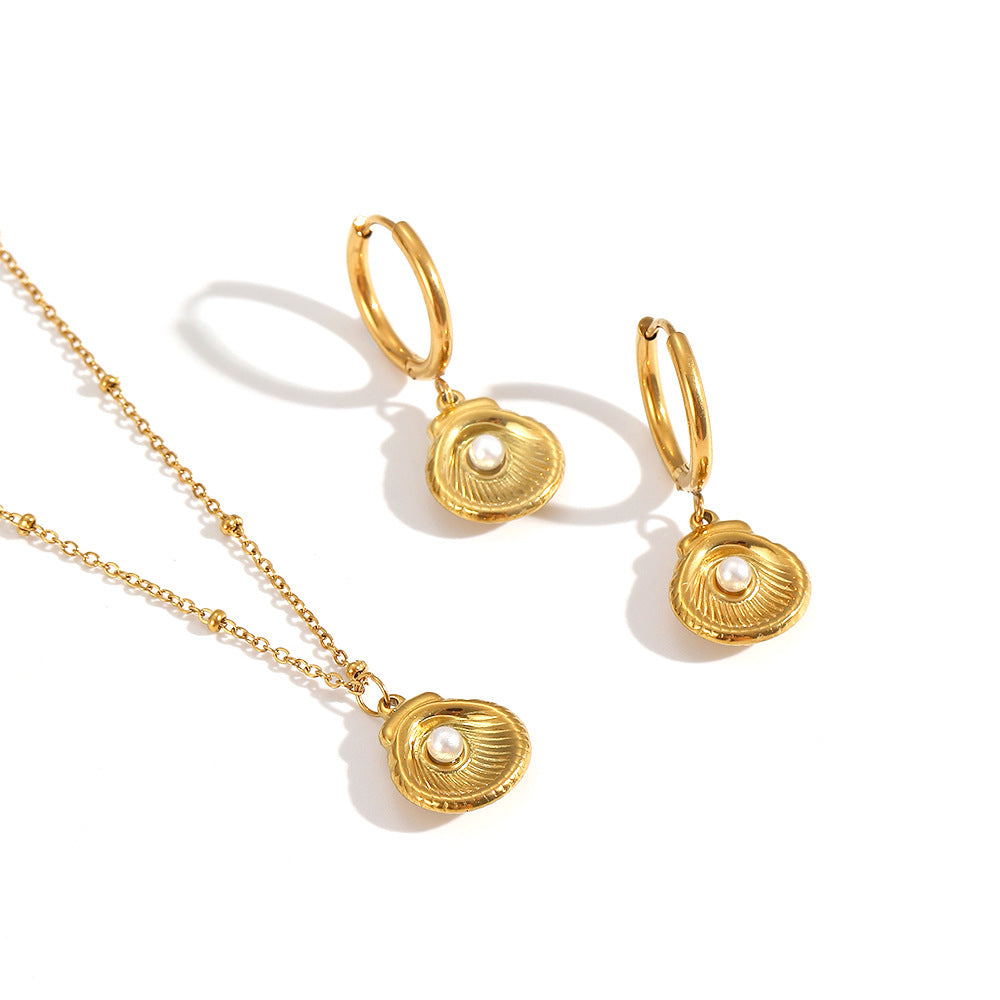 Cross-border European and American personality versatile stainless steel necklace women's high sense 18k gold-plated light luxury pearl shell collarbone chain