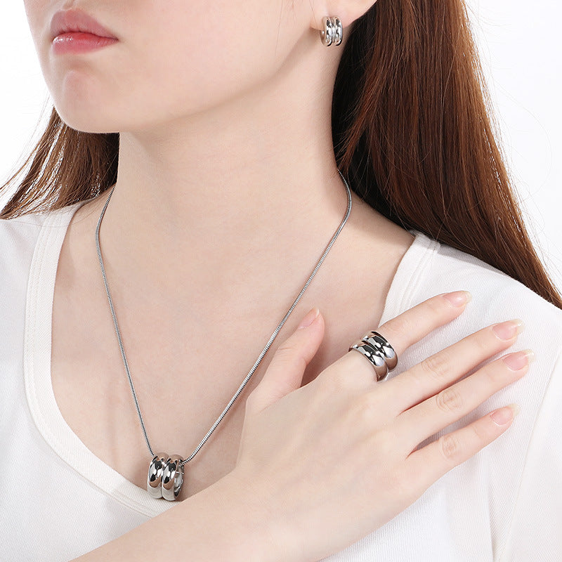 Minimalist Gold Loop Jewelry Set