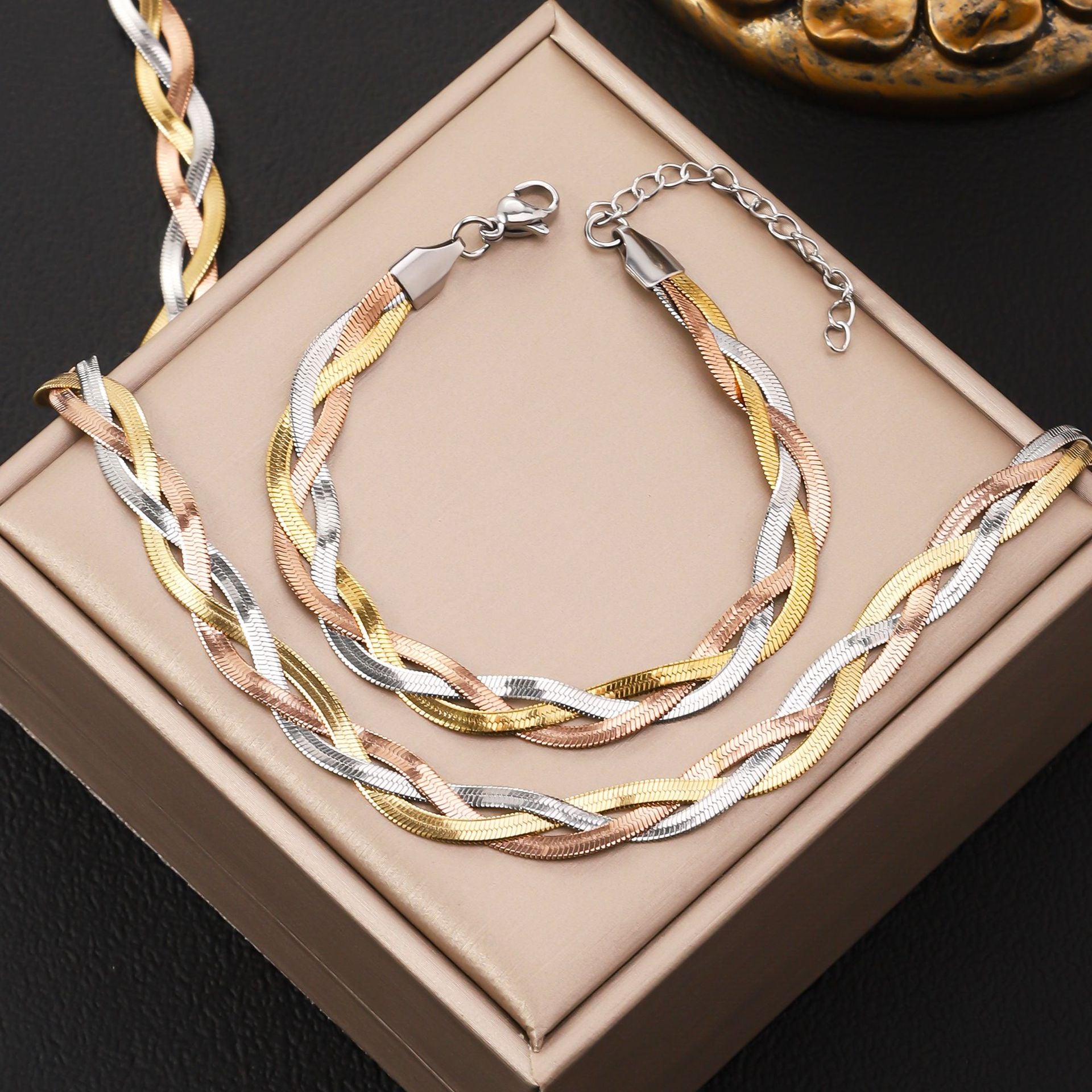 Cross-border three-layer woven stainless steel blade necklace set women's snake bone chain fashion simple color-blocking vintage bracelet