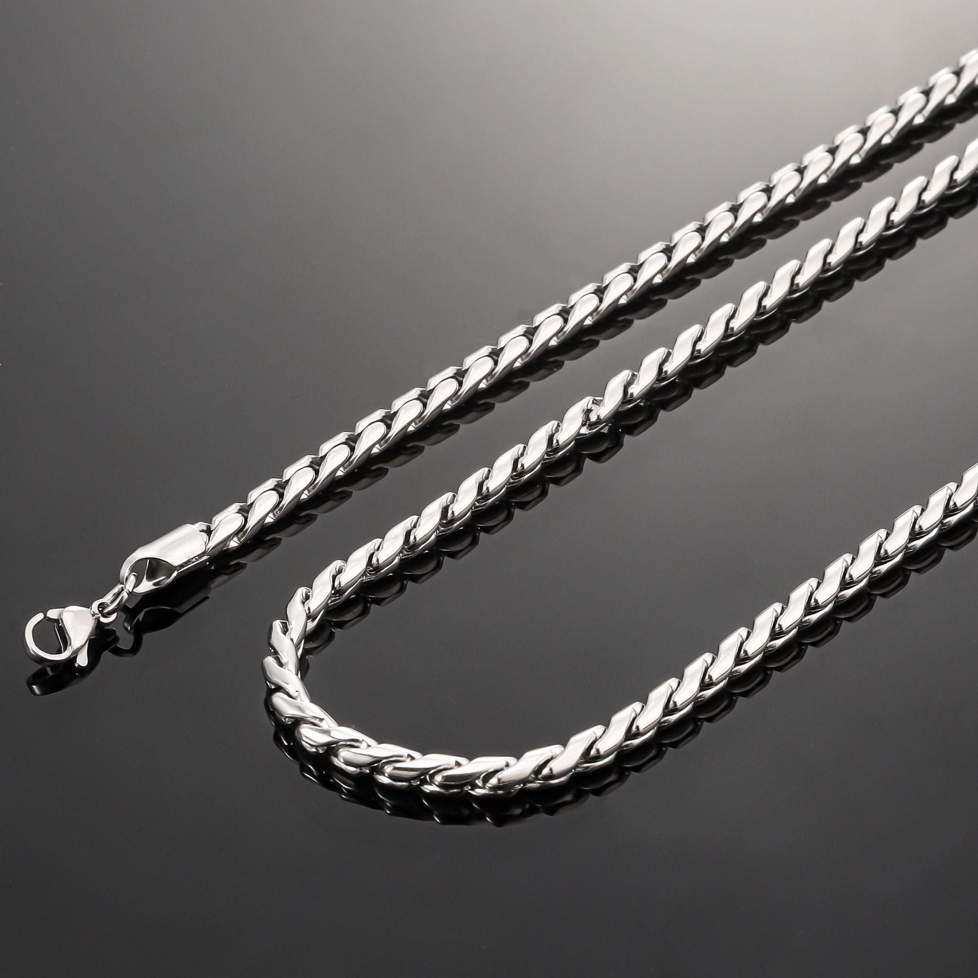 Cross-border stainless steel Cuban chain necklace, hot-selling fashion and versatile personality in Europe and America, non-fading men's titanium steel necklace