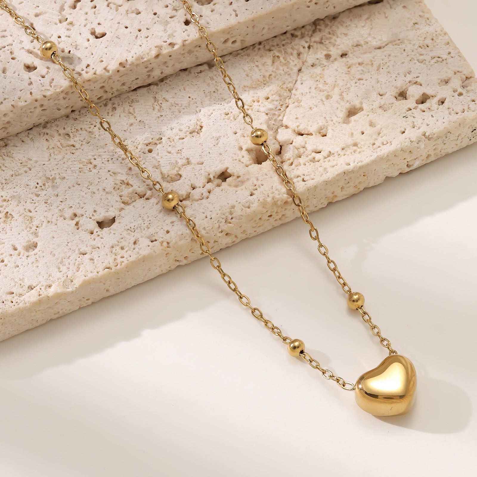 Doudou chain love 304 stainless steel necklace fashion simple collarbone chain light luxury does not fade versatile jewelry wholesale