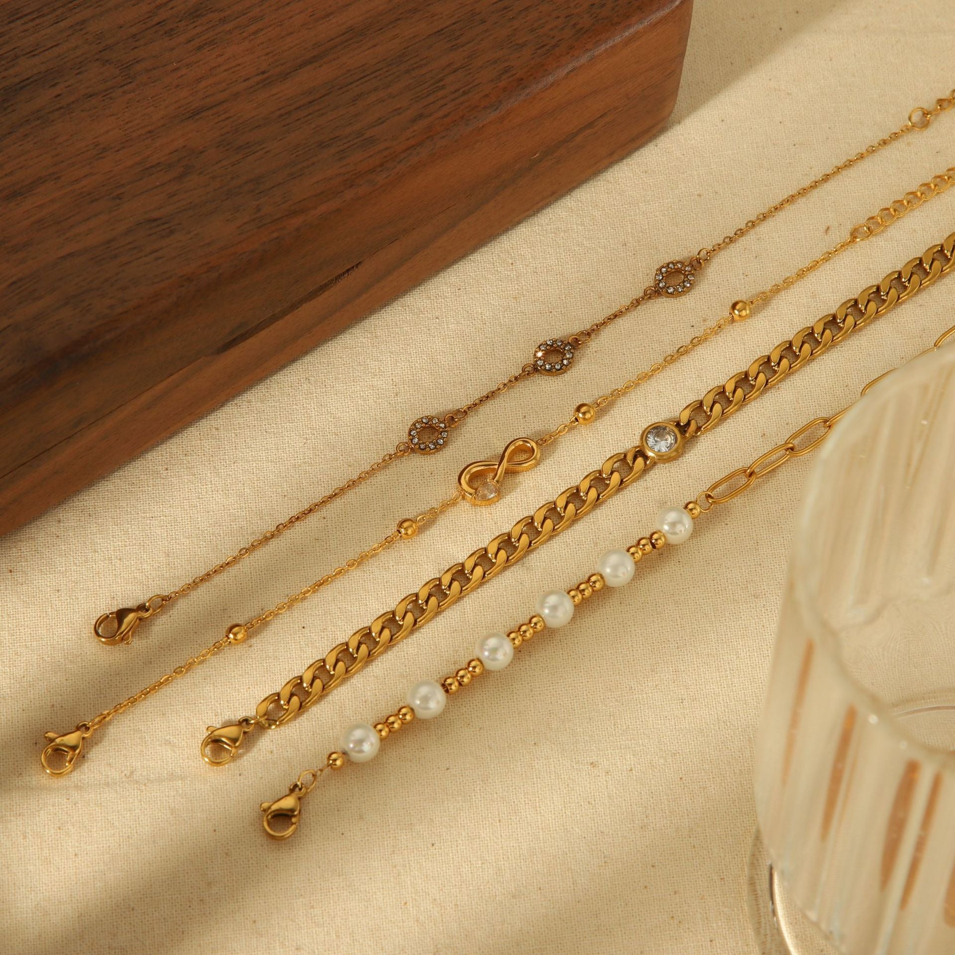 European and American cross-border stainless steel bracelet 18k gold Internet celebrity style women's senior sense does not fade exquisite bracelet wholesale