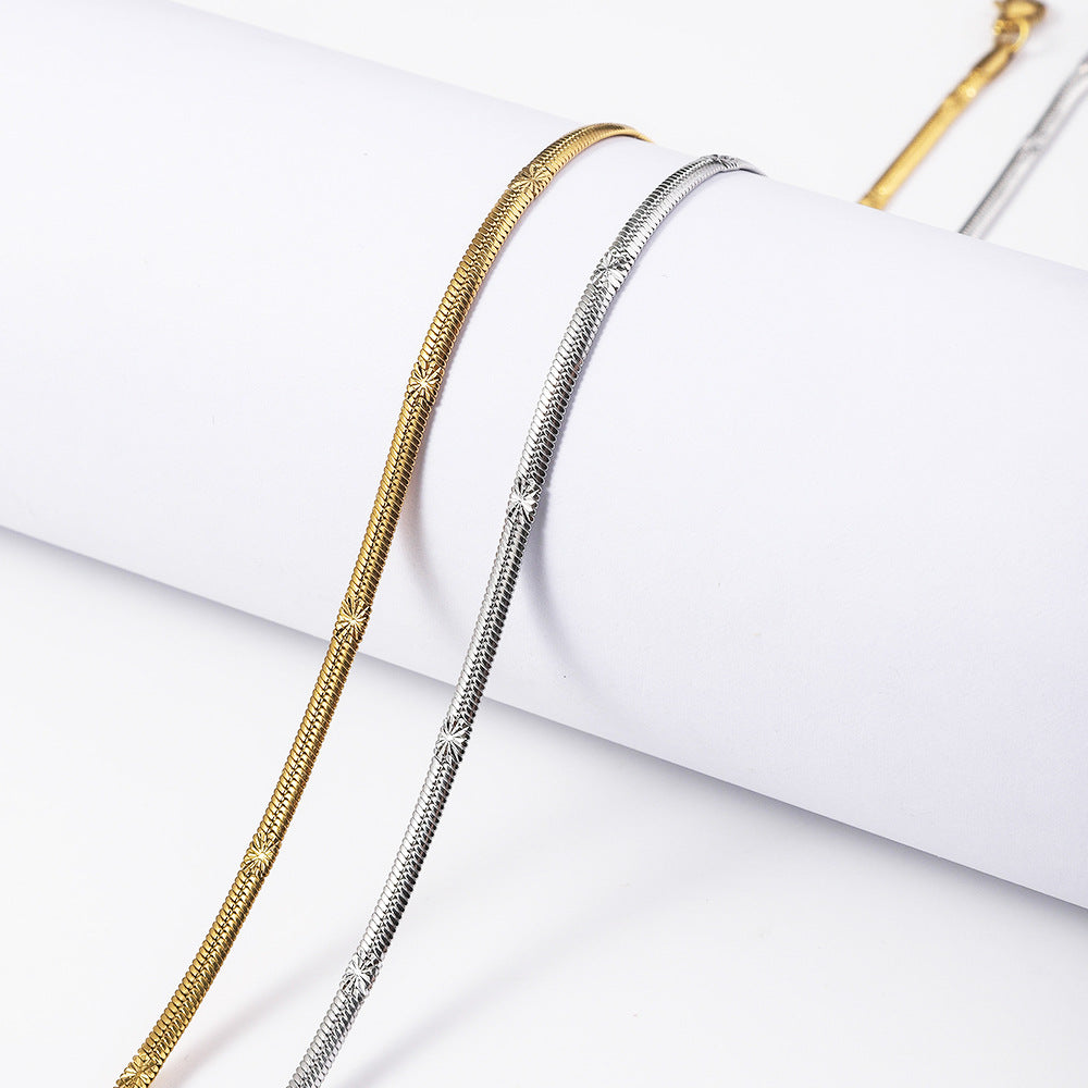 Cross-border hot-selling stainless steel embossed push-tight necklace female, 18K real gold electroplating in the furnace, titanium steel batch flower push-tight chain