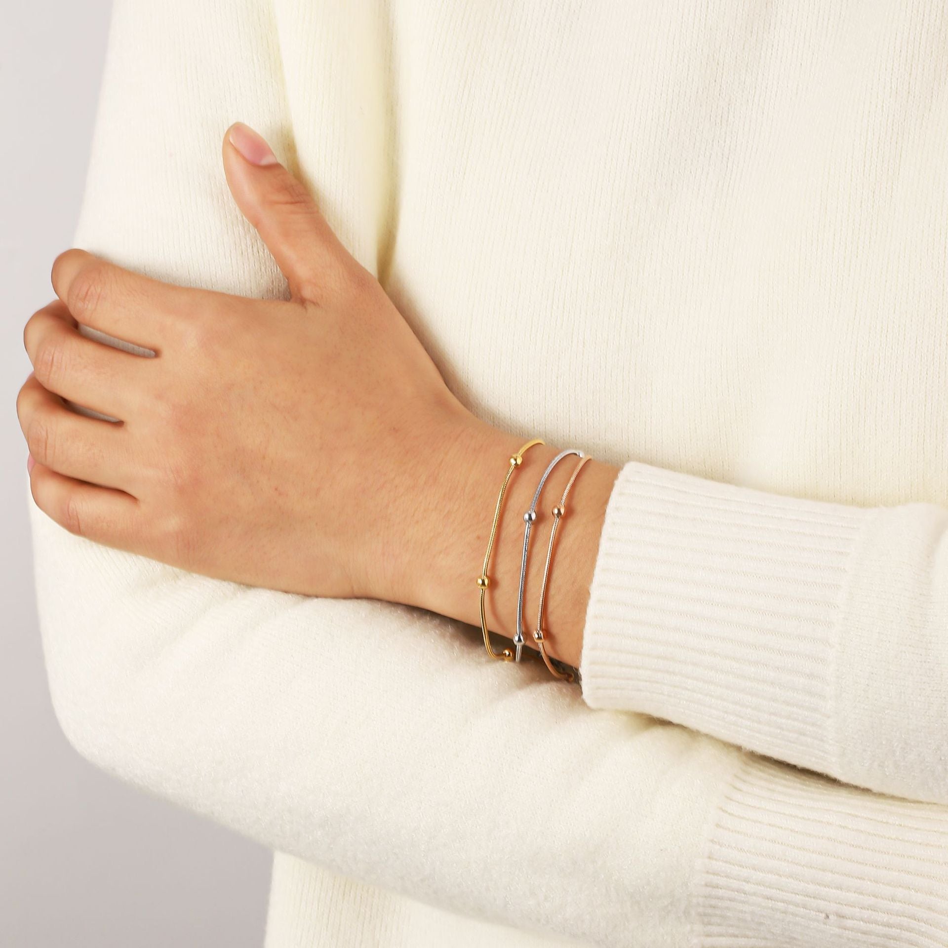 Stainless steel round snake bead bracelet European and American trend fashion plating furnace 18K vacuum electroplating titanium steel bracelet wholesale