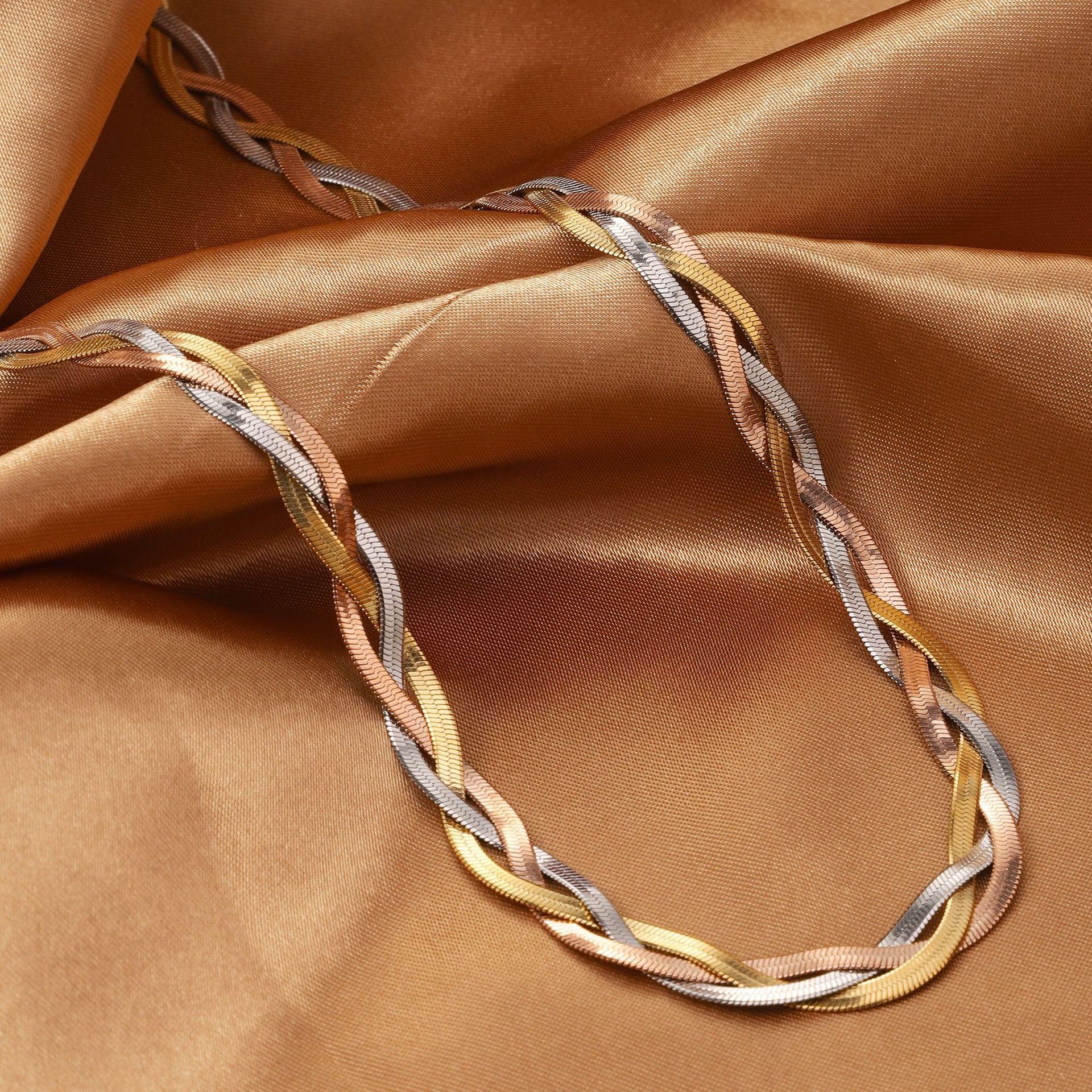 Cross-border three-layer woven stainless steel blade necklace set women's snake bone chain fashion simple color-blocking vintage bracelet