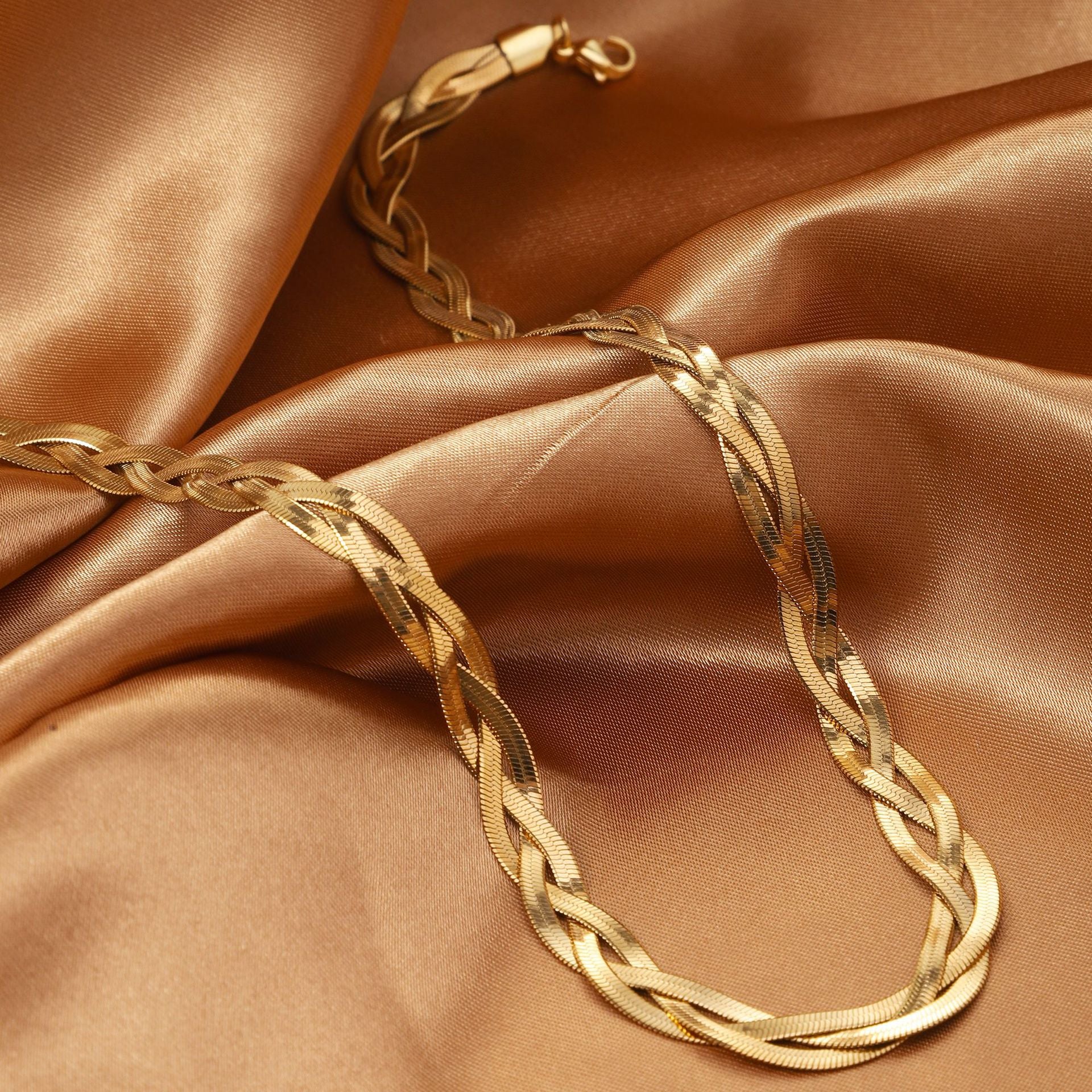 Cross-border three-layer woven stainless steel blade necklace set women's snake bone chain fashion simple color-blocking vintage bracelet