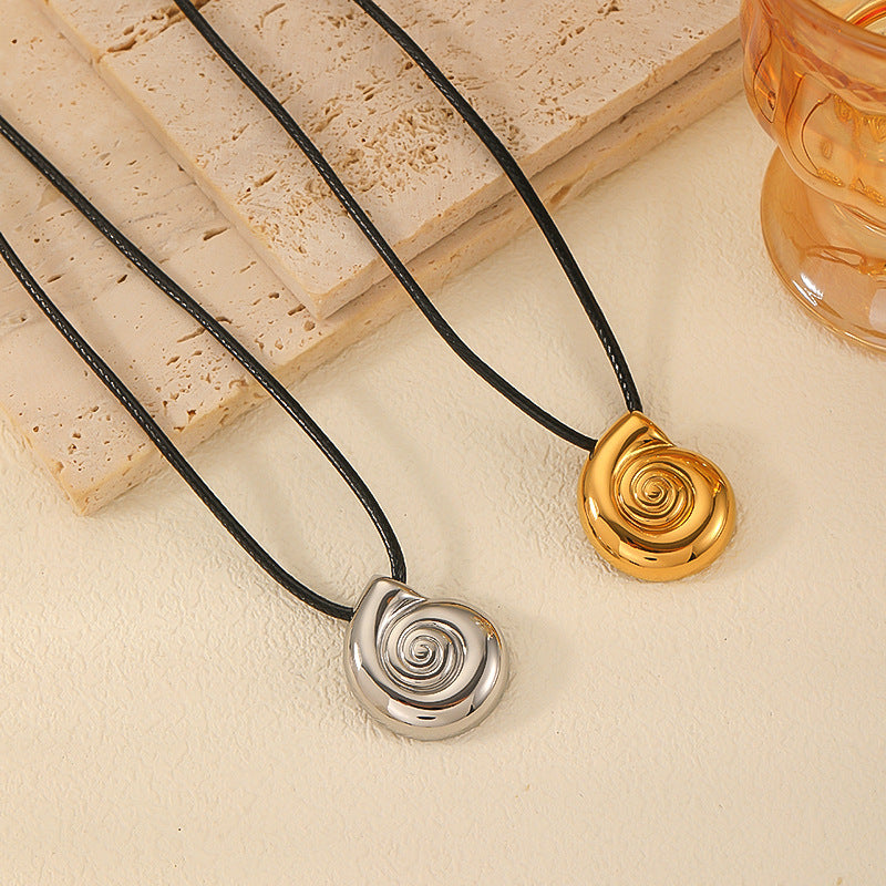 Cross-border 18k gold conch titanium steel necklace summer women's high sense marine elements ins casual wind stainless steel necklace