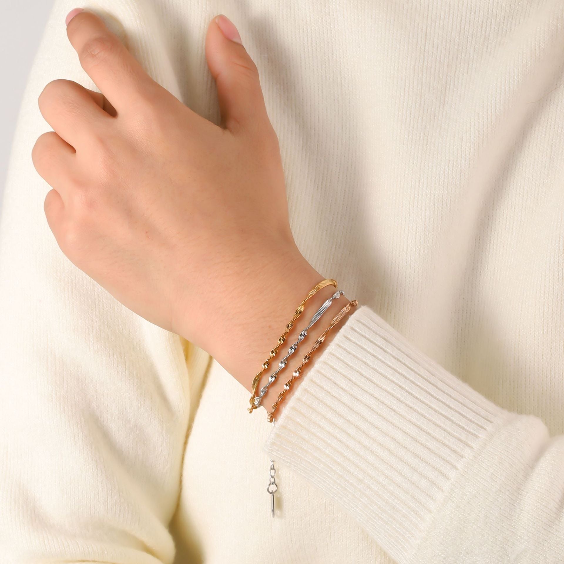 Stainless steel twist push tight bracelet women's European and American trend fashion furnace 18K vacuum plating titanium steel bracelet wholesale