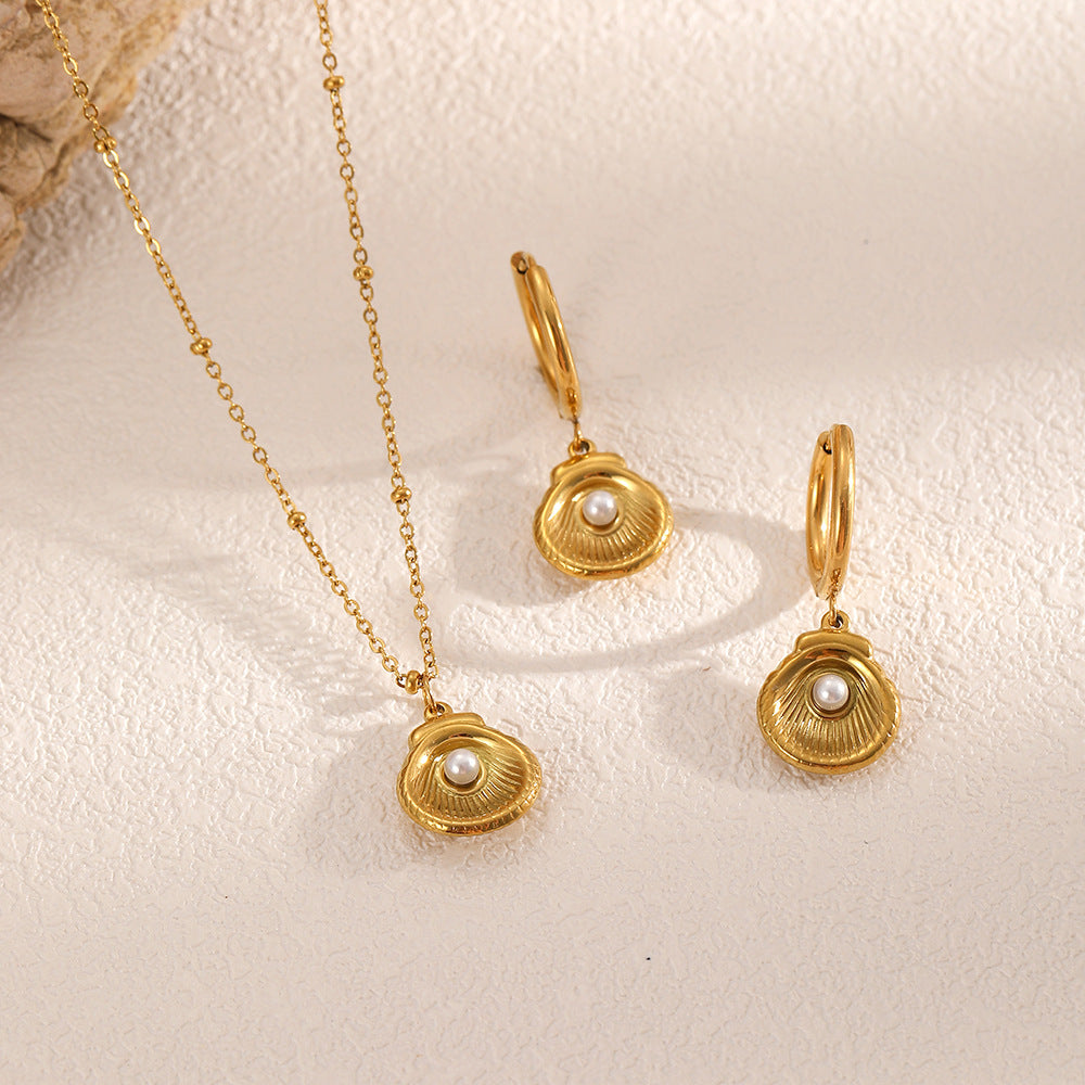 Cross-border European and American personality versatile stainless steel necklace women's high sense 18k gold-plated light luxury pearl shell collarbone chain