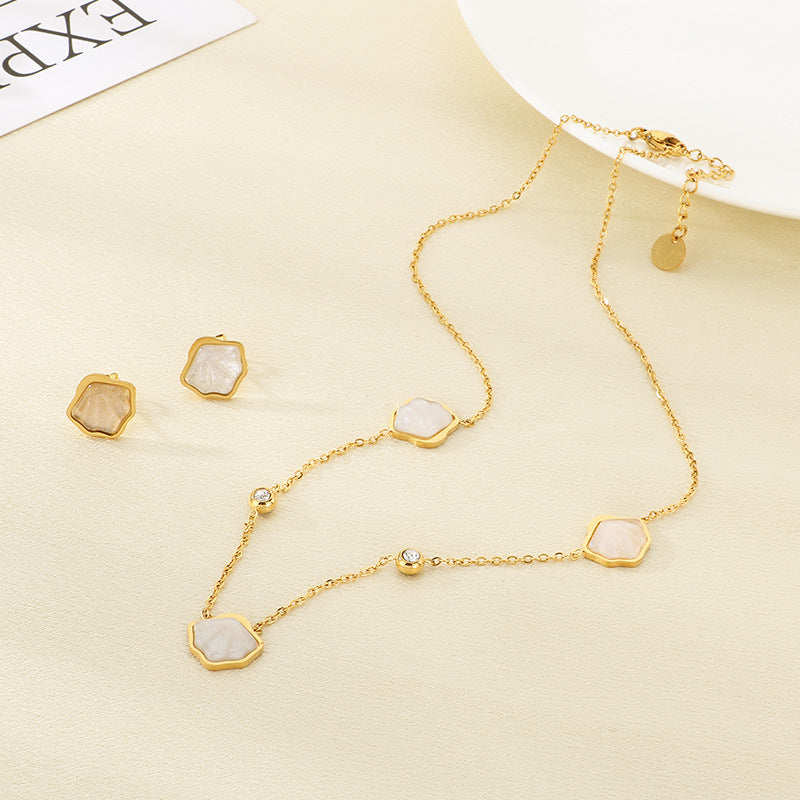 Modern Organic Shell Pendant Necklace Set