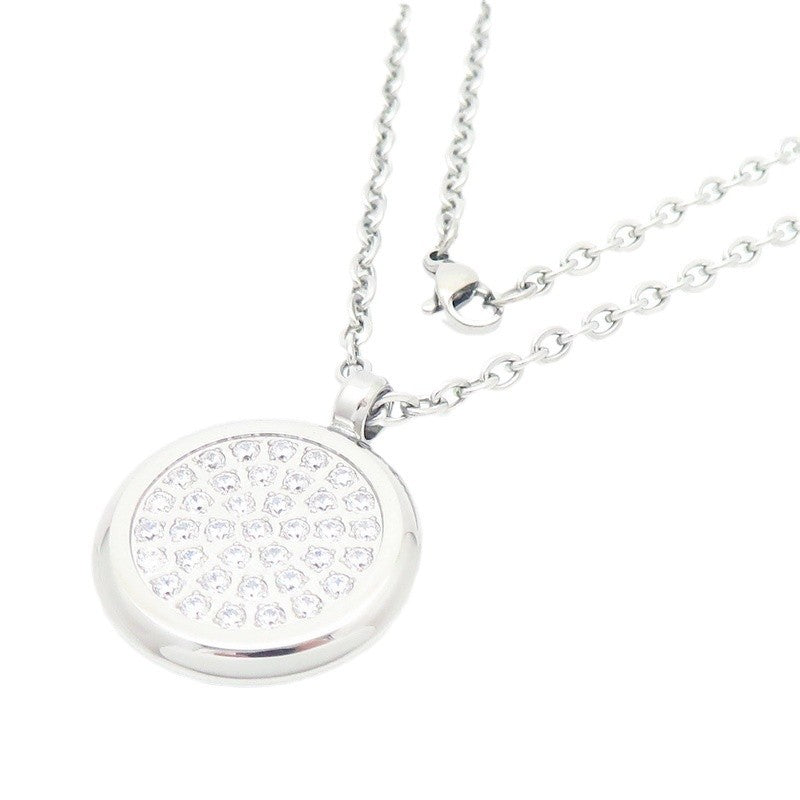 Creative light luxury gypsy star inlaid rhinestone heart pendant titanium steel necklace high sense love square round item decoration