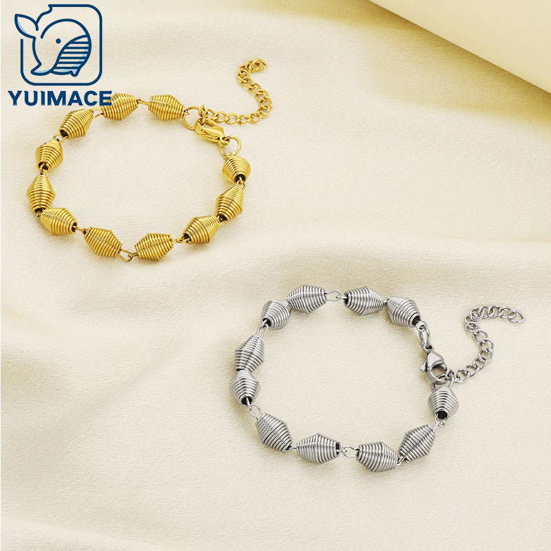 The new titanium steel bracelet is plated with 18K gold titanium steel geometric threaded bracelet, simple style, non-fading bracelet jewelry.