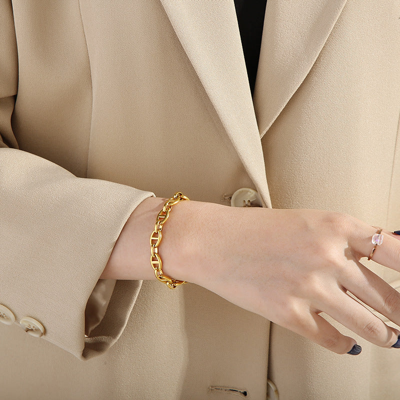 Stainless steel Japanese character pig nose buckle bracelet, niche design sense simple ins personality creative cold wind jewelry