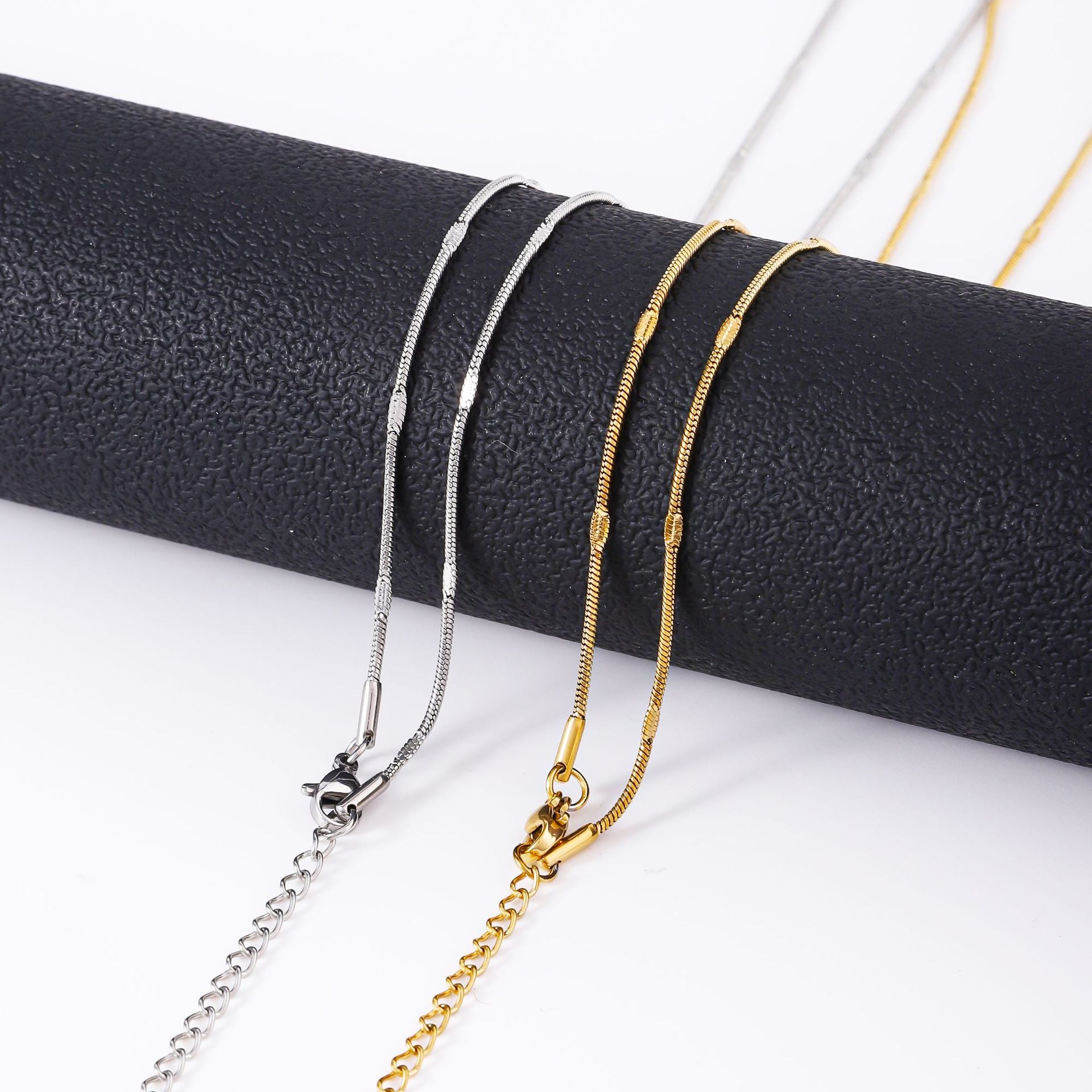 Cross-border hot sale stainless steel round snake embossed chain 18K real gold electroplated titanium steel necklace fashion snake bone chain female plain chain