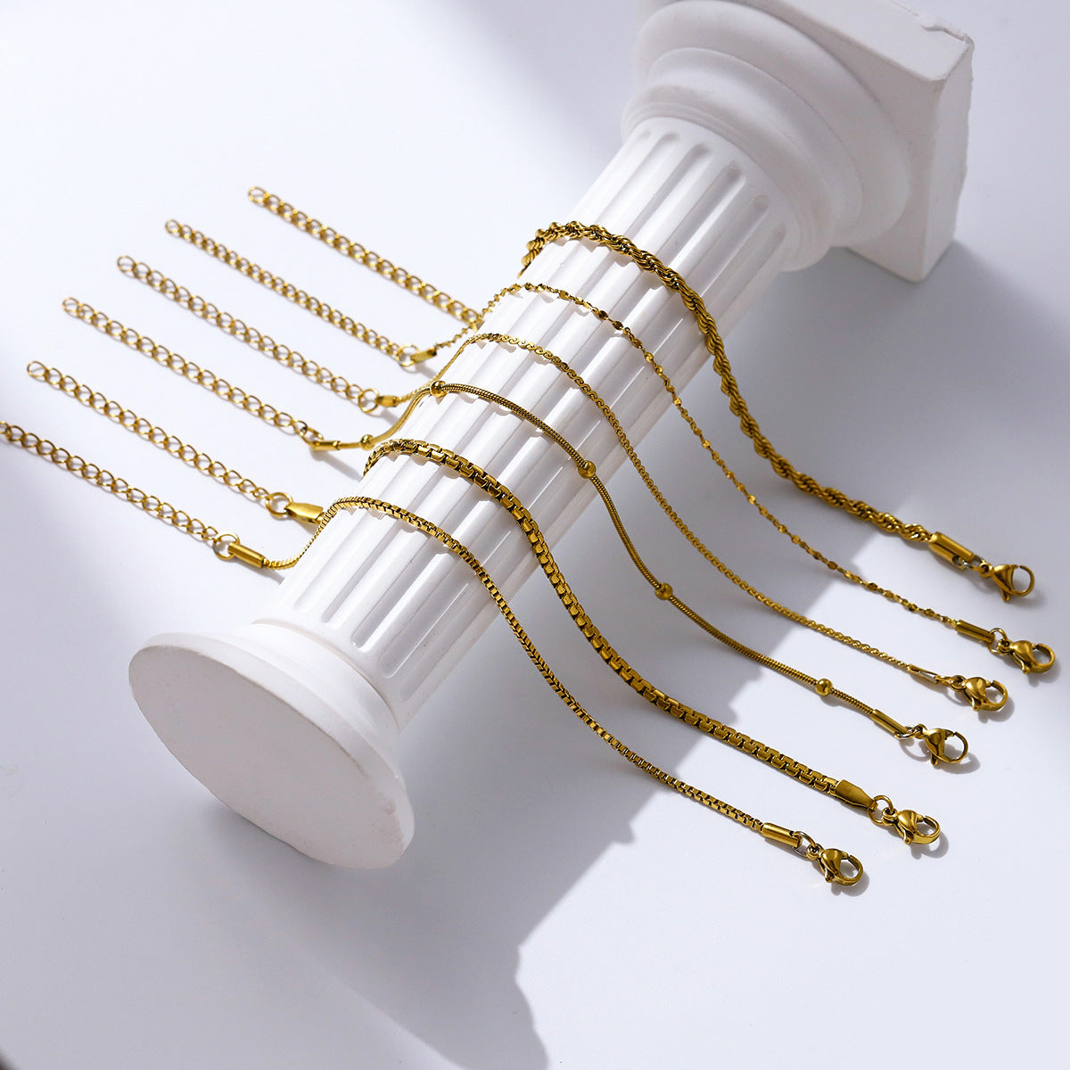 Women's fashion titanium steel bracelet, European and American cross-border hot-selling jewelry fashion versatile plated 18K real gold stainless steel bracelet