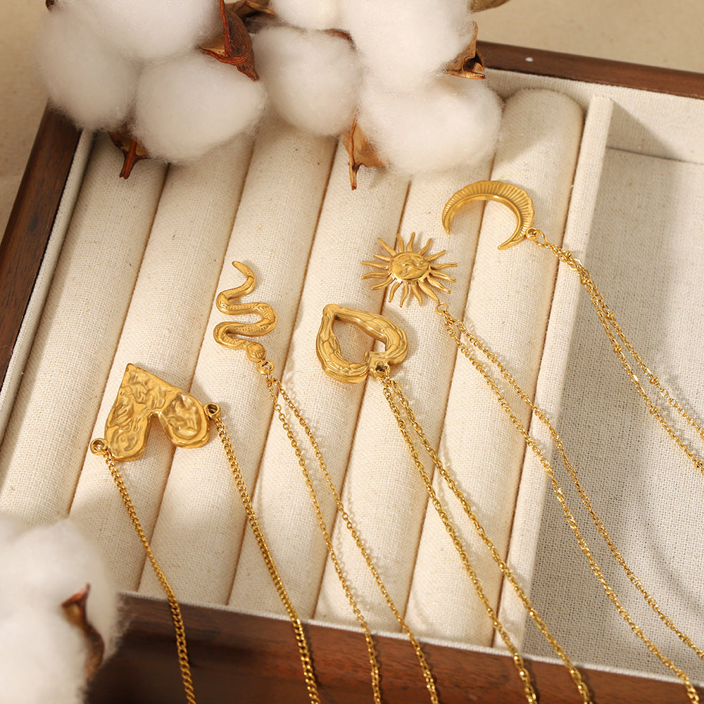 European and American light luxury love necklace 18K gold stainless steel sun and moon snake collarbone chain high-end sense necklace jewelry women