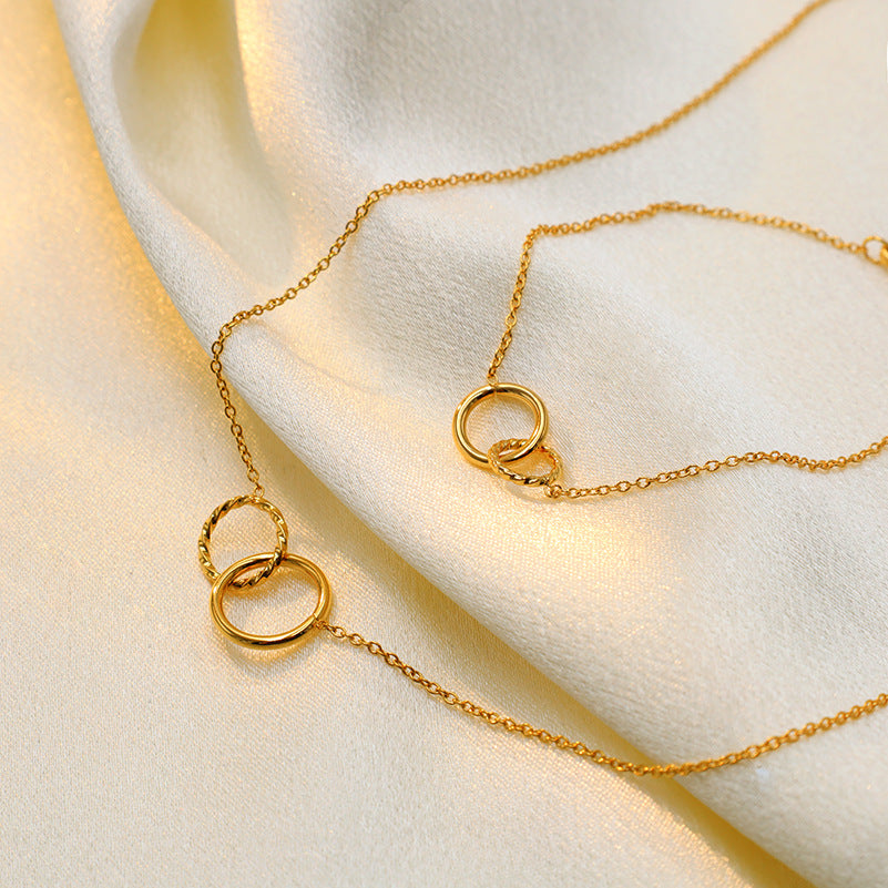 Cross-border new double ring pendant necklace titanium steel electroplated 18K gold ring ring interlocking collarbone chain women's ins jewelry wholesale