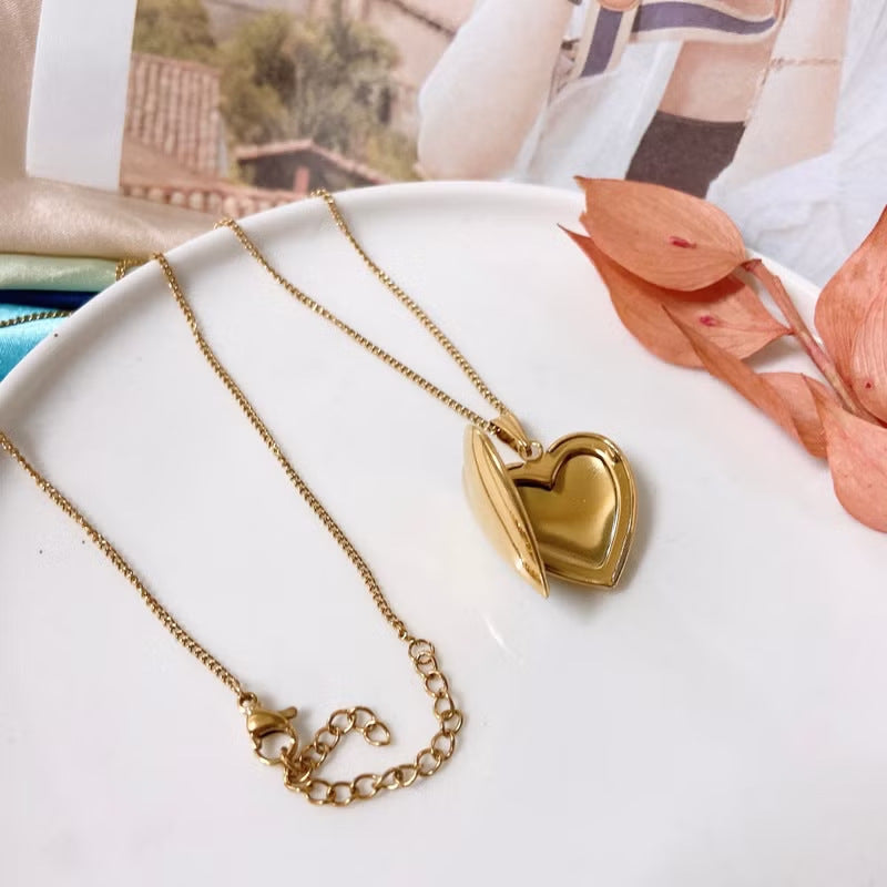 Cross-border AliExpress Stainless Steel Album Necklace Female Personality Niche Design Sense Long Photo Frame Pendant Clavicle Chain