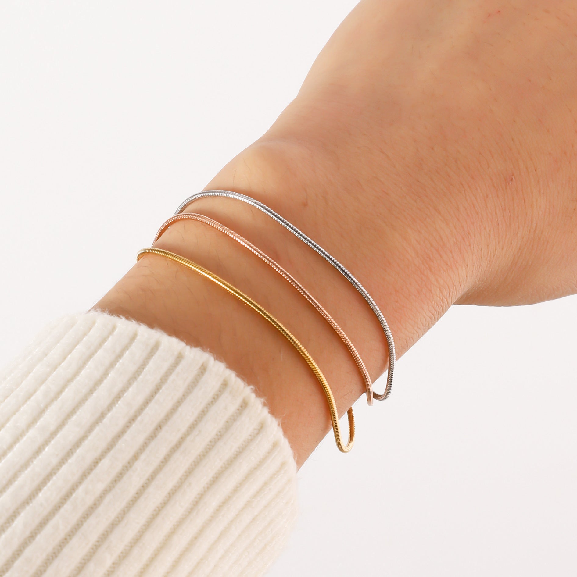 Stainless steel three-color round snake bracelet women's European and American hot-selling trend fashion furnace 18K vacuum electroplated titanium steel bracelet