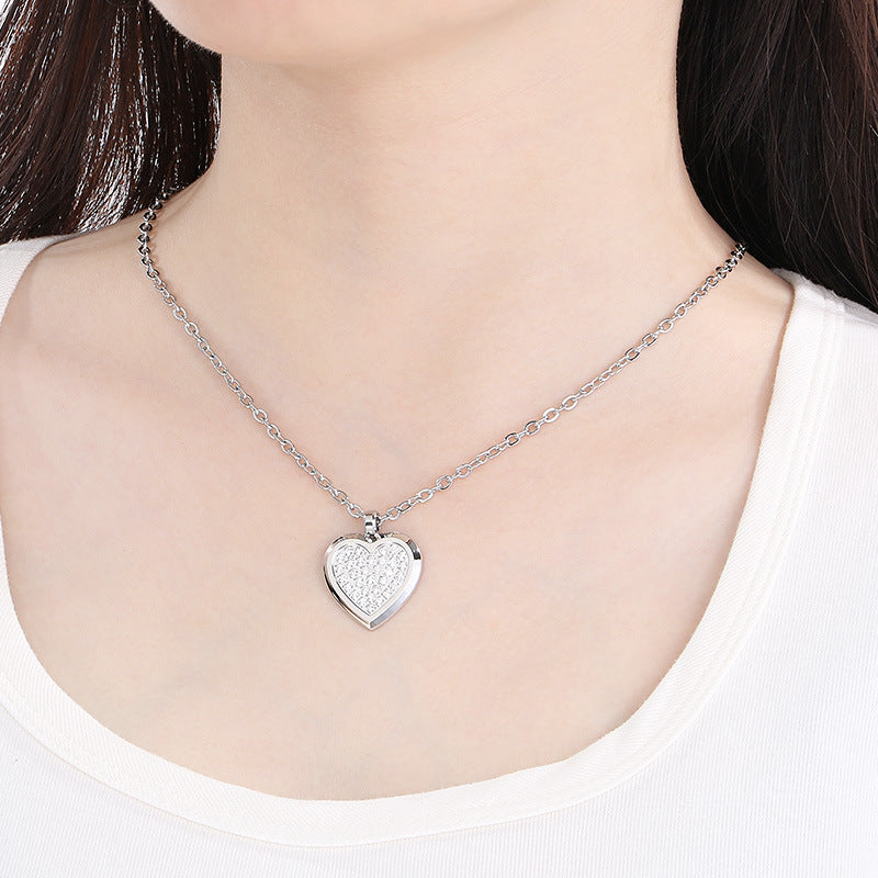 Creative light luxury gypsy star inlaid rhinestone heart pendant titanium steel necklace high sense love square round item decoration