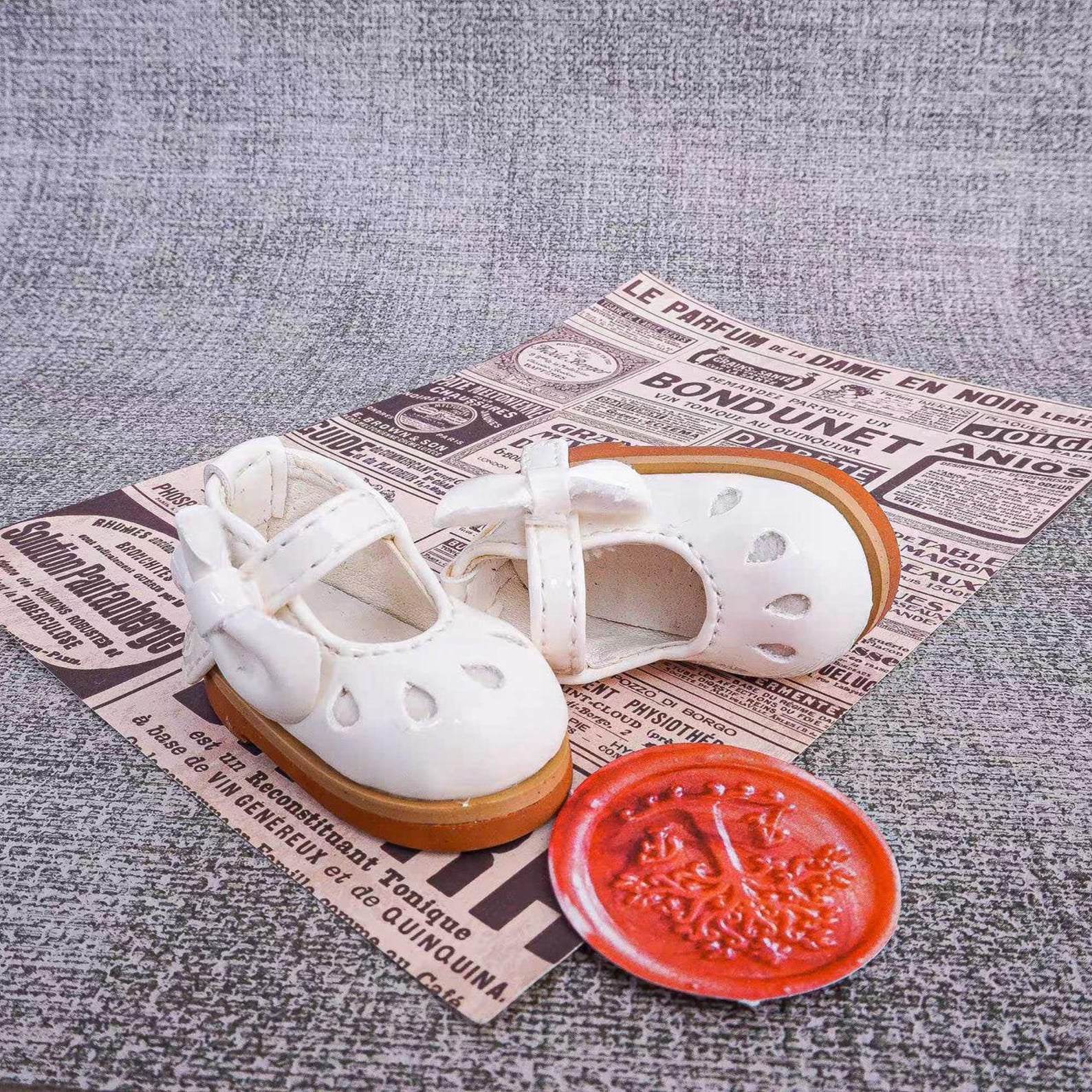 BJD Doll Mary Jane Shoes 1/6 YOSD – Cute Bow Cutout Doll Shoes, Glossy Kawaii Style, Small Doll Accessories
