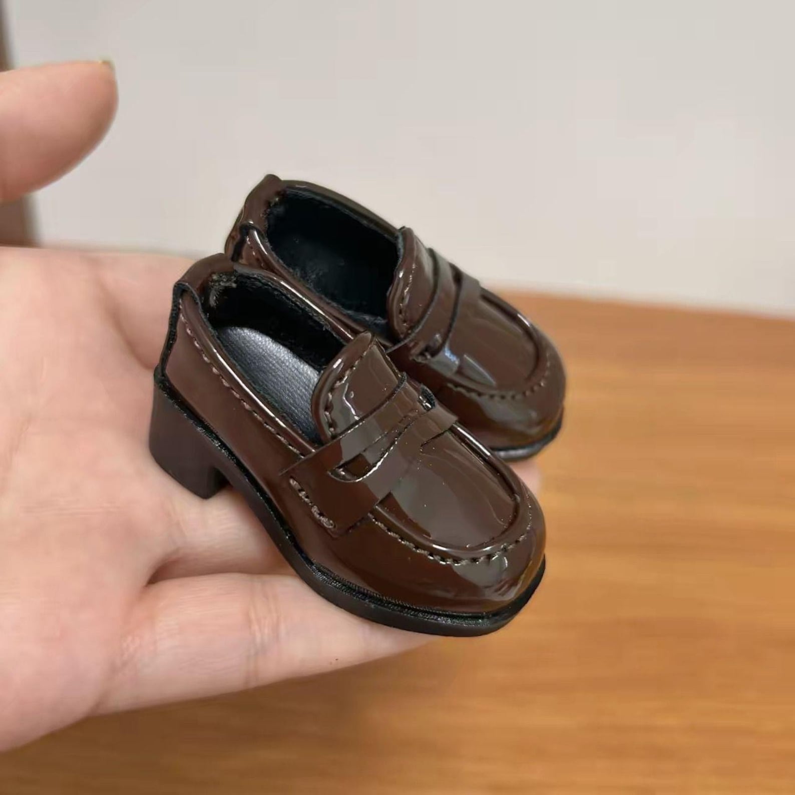 1/4 BJD Doll Loafers Shoes – Shiny Patent Leather English Style Doll Shoes for SD MSD Jointed Dolls – Classic Brown White Black