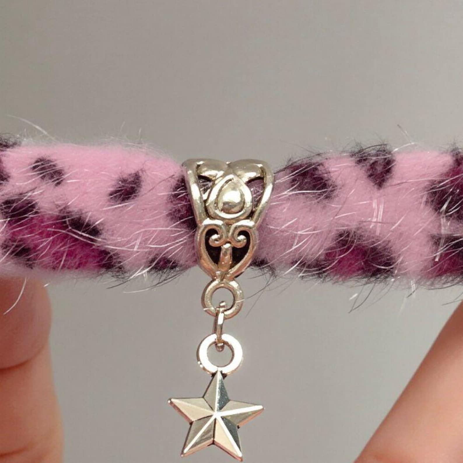 BJD Doll Choker Necklace – Leopard Print Fuzzy Collar, Kawaii Punk Doll Accessory, 1/6 1/4 1/3 Doll Jewelry, Pink Brown