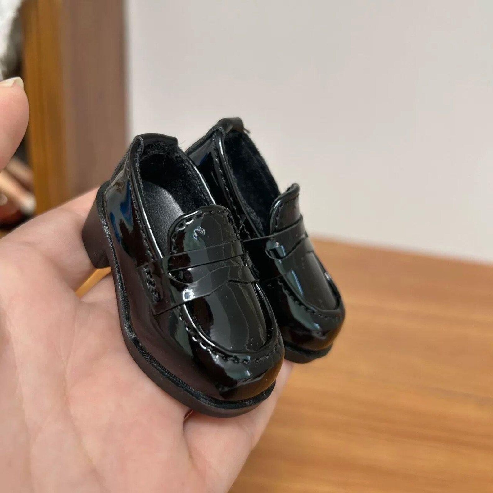 1/4 BJD Doll Loafers Shoes – Shiny Patent Leather English Style Doll Shoes for SD MSD Jointed Dolls – Classic Brown White Black